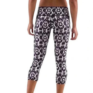 Lululemon Wunder Under Crop Ikat Print Rare 2011 Black Purple White  Women's 6